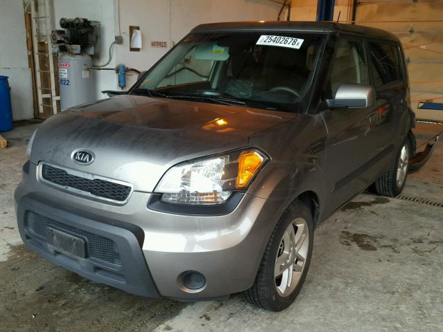 KNDJT2A21A7129056 - 2010 KIA SOUL + GRAY photo 2