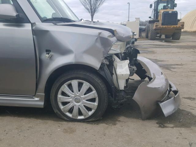 JTLKT324150170526 - 2005 TOYOTA SCION XB SILVER photo 9