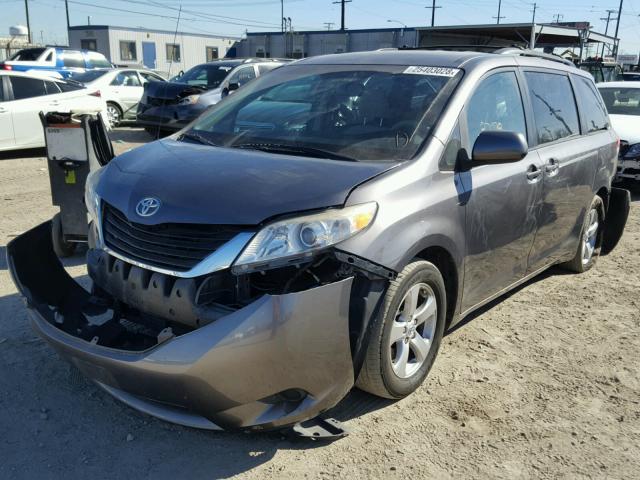 5TDKK3DC5BS102256 - 2011 TOYOTA SIENNA LE CHARCOAL photo 2