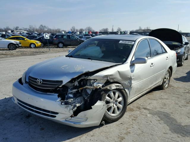 4T1BF30K32U534837 - 2002 TOYOTA CAMRY LE SILVER photo 2