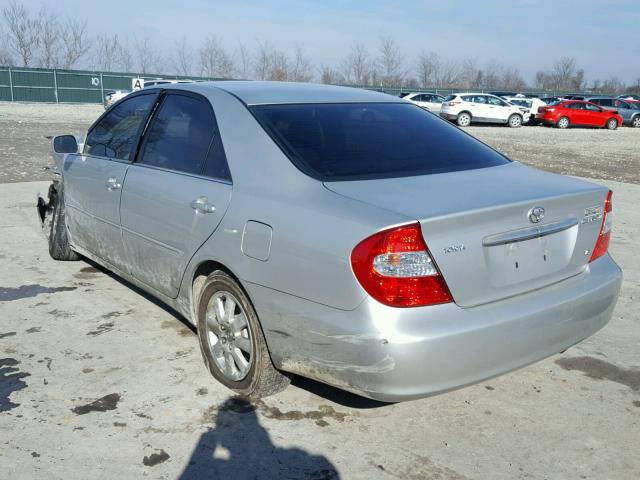 4T1BF30K32U534837 - 2002 TOYOTA CAMRY LE SILVER photo 3