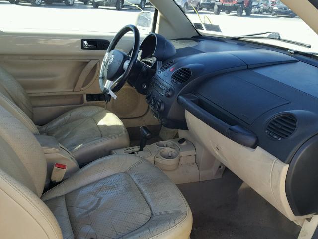 3VWCD31YX5M358408 - 2005 VOLKSWAGEN NEW BEETLE 奶油色 照片 5