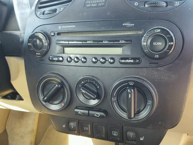 3VWCD31YX5M358408 - 2005 VOLKSWAGEN NEW BEETLE 奶油色 照片 9