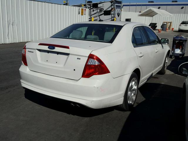 3FAHP0HA8BR235105 - 2011 FORD FUSION SE WHITE photo 4