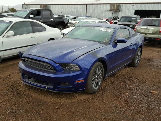 1ZVBP8AM0E5296696 - 2014 FORD MUSTANG BLUE photo 2