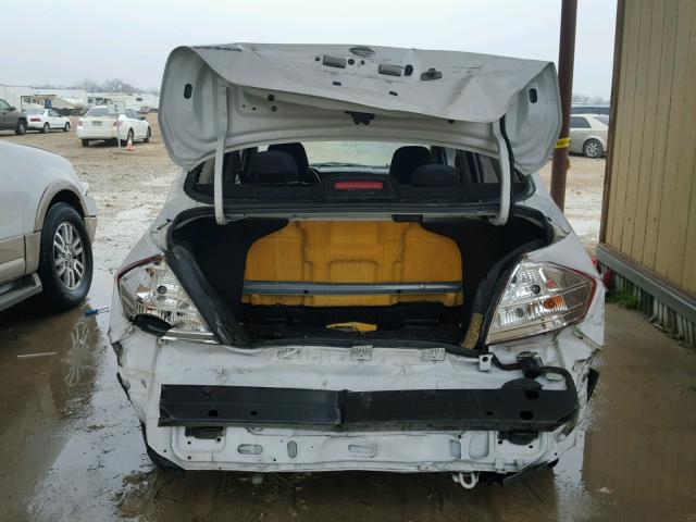 3N1CC1AP2AL367088 - 2010 NISSAN VERSA S WHITE photo 9