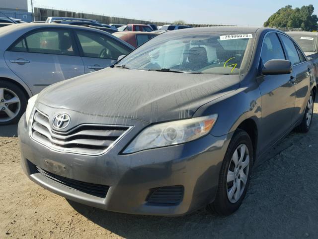 4T1BF3EK7BU603943 - 2011 TOYOTA CAMRY BASE GRAY photo 2