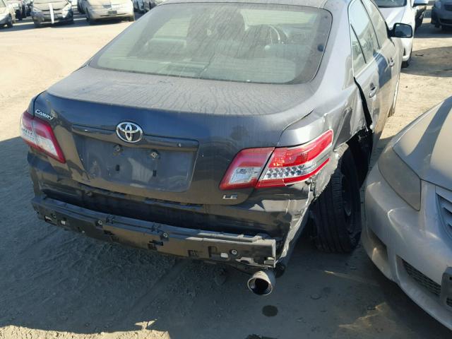 4T1BF3EK7BU603943 - 2011 TOYOTA CAMRY BASE GRAY photo 4