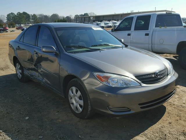 JTDBE32K240283985 - 2004 TOYOTA CAMRY LE GRAY photo 1