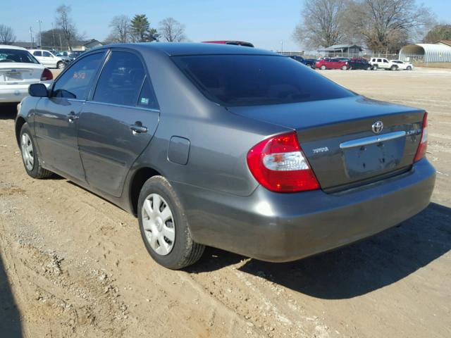 JTDBE32K240283985 - 2004 TOYOTA CAMRY LE GRAY photo 3