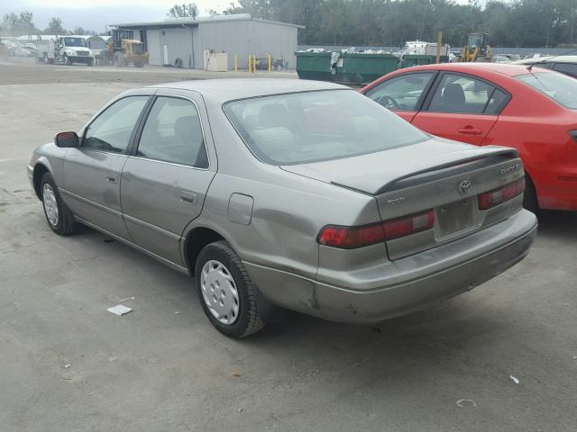 JT2BG22K0W0183609 - 1998 TOYOTA CAMRY CE TAN photo 3