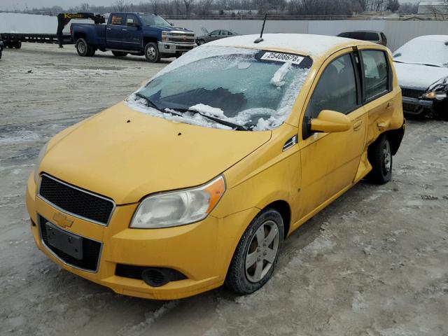 KL1TD66E29B629422 - 2009 CHEVROLET AVEO LS YELLOW photo 2