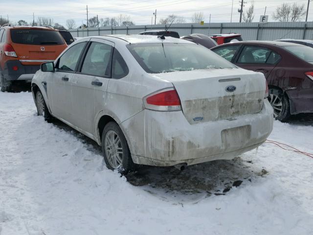 1FAHP35N88W184011 - 2008 FORD FOCUS SE WHITE photo 3