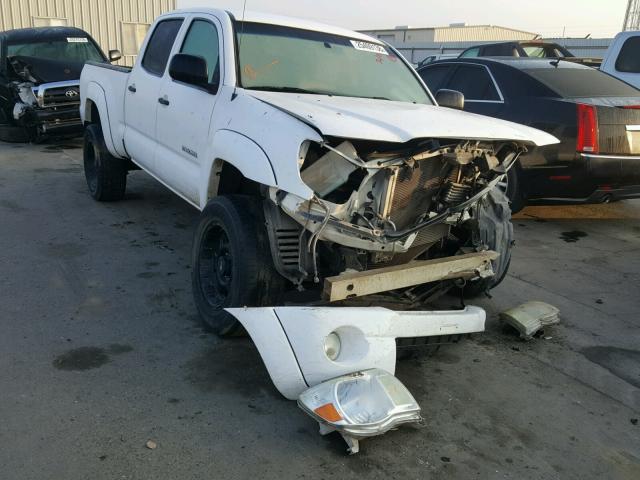 5TEMU52N27Z415214 - 2007 TOYOTA TACOMA DOU WHITE photo 1