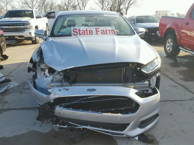 3FA6P0H71GR246921 - 2016 FORD FUSION SE SILVER photo 9