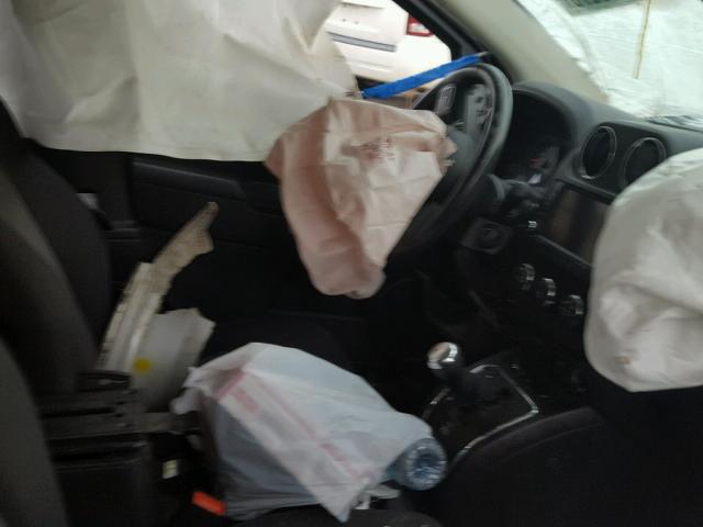 1J4NF1FB5BD240458 - 2011 JEEP COMPASS SP WHITE photo 5