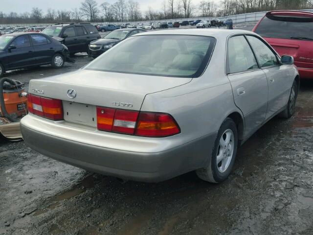 JT8BF28GXW5037037 - 1998 LEXUS ES 300 TWO TONE photo 4