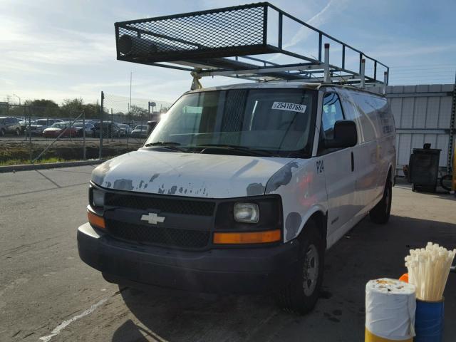 1GCGG29U361122544 - 2006 CHEVROLET EXPRESS G2 WHITE photo 2