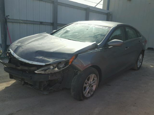 5NPEB4AC5DH665372 - 2013 HYUNDAI SONATA GLS GRAY photo 2