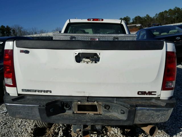 1GT12ZC82EF173639 - 2014 GMC SIERRA K25 WHITE photo 9