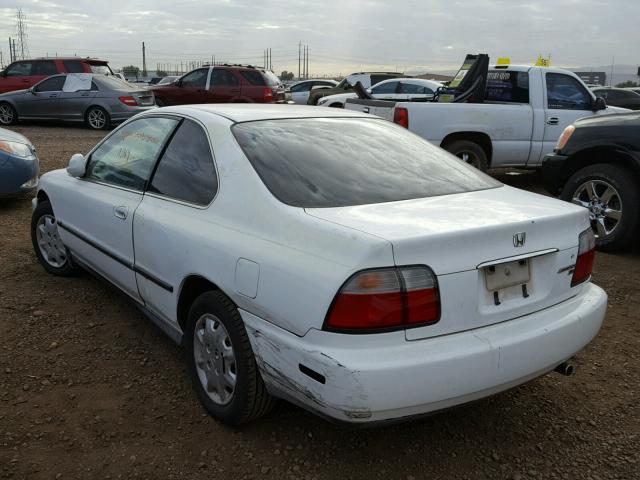 1HGCD7233TA039425 - 1996 HONDA ACCORD LX WHITE photo 3