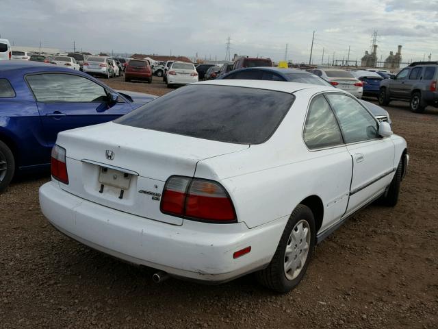 1HGCD7233TA039425 - 1996 HONDA ACCORD LX WHITE photo 4