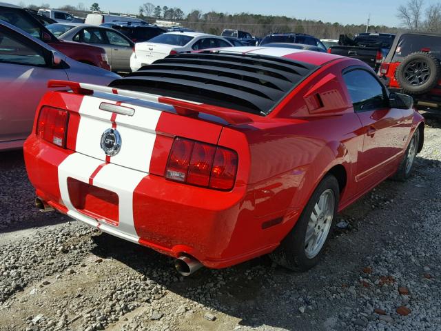 1ZVFT82H465198304 - 2006 FORD MUSTANG GT RED photo 4