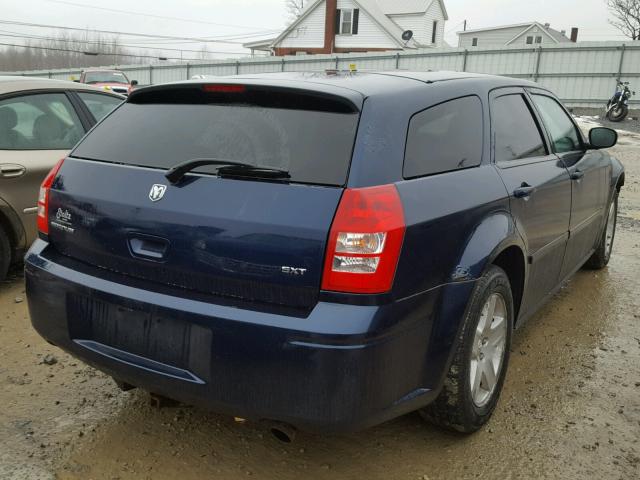 2D4FV48V25H559252 - 2005 DODGE MAGNUM SXT BLUE photo 4