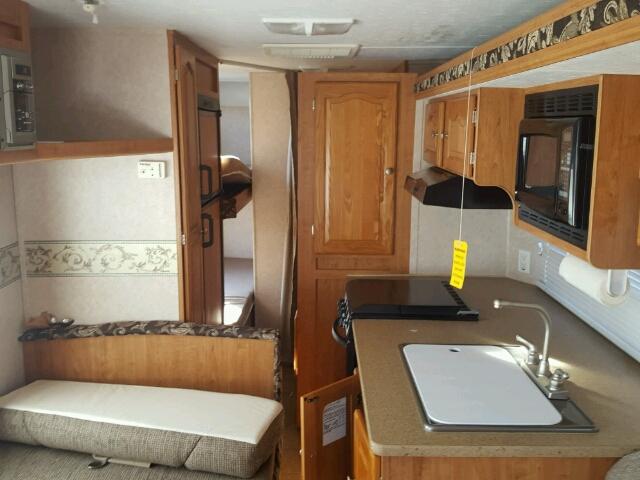 4X4TRLB217D092817 - 2007 FORR ROCKWOOD WHITE photo 6