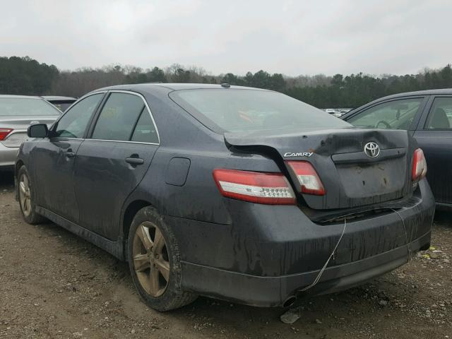 4T1BF3EK3BU198518 - 2011 TOYOTA CAMRY BASE GRAY photo 3