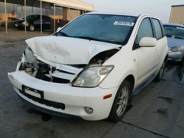 JTKKT624550100047 - 2005 TOYOTA SCION XA WHITE photo 2