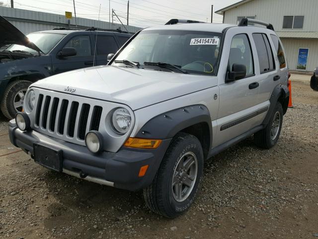 1J4GL38KX5W519875 - 2005 JEEP LIBERTY RE SILVER photo 2