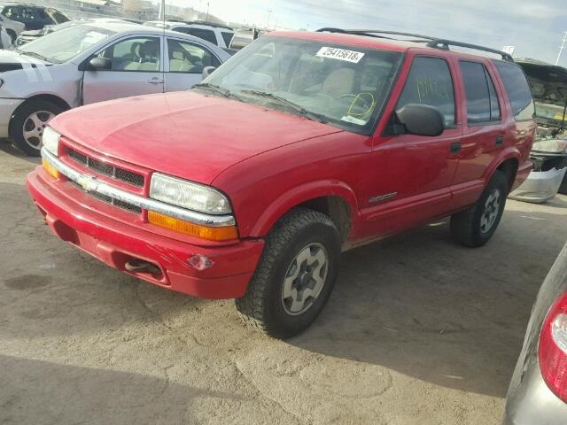 1GNDT13W32K173993 - 2002 CHEVROLET BLAZER RED photo 2