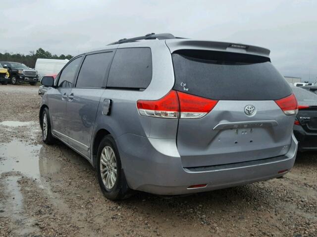 5TDYK3DC8DS374765 - 2013 TOYOTA SIENNA XLE SILVER photo 3