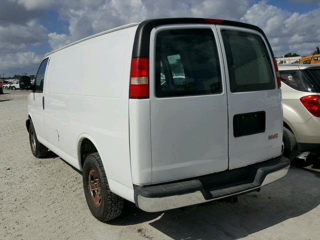 1GTHG35K181175342 - 2008 GMC SAVANA G35 WHITE photo 3