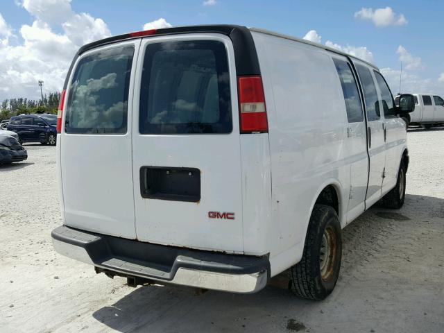 1GTHG35K181175342 - 2008 GMC SAVANA G35 WHITE photo 4