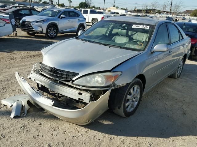 JTDBF30KX20053544 - 2002 TOYOTA CAMRY LE SILVER photo 2