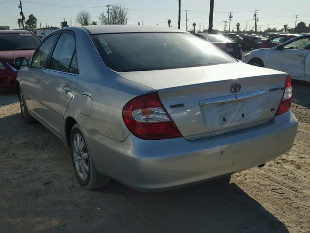 JTDBF30KX20053544 - 2002 TOYOTA CAMRY LE SILVER photo 3