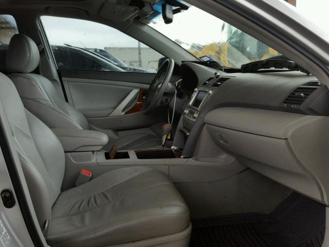 4T1BK3EK5BU620039 - 2011 TOYOTA CAMRY SE SILVER photo 5