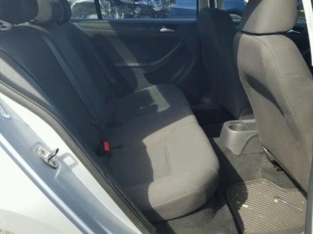 3VW2K7AJ5DM372517 - 2013 VOLKSWAGEN JETTA BASE 银色 照片 6