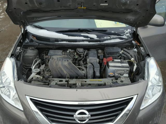 3N1CN7AP8CL918124 - 2012 NISSAN VERSA S GRAY photo 7