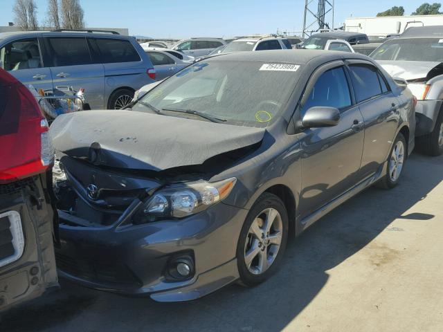 2T1BU4EE9DC922982 - 2013 TOYOTA COROLLA BA GRAY photo 2