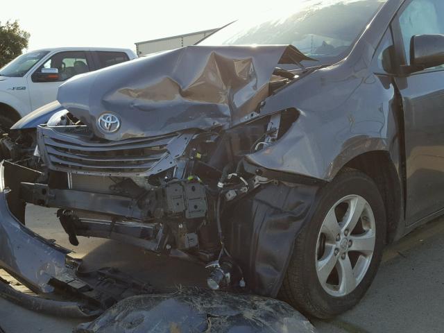 5TDKZ3DC6HS857288 - 2017 TOYOTA SIENNA LE GRAY photo 9