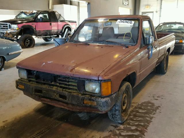 JT4RN55R1G0198031 - 1986 TOYOTA PICKUP 1/2 BROWN photo 2