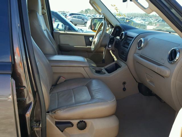 1FMFU17516LA75217 - 2006 FORD EXPEDITION GRAY photo 5