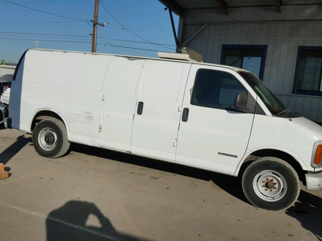 1GCHG39R521161524 - 2002 CHEVROLET EXPRESS WHITE photo 9