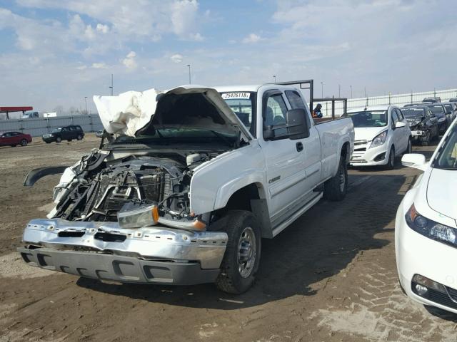 1GCHC29UX3E172328 - 2003 CHEVROLET SILVERADO WHITE photo 2