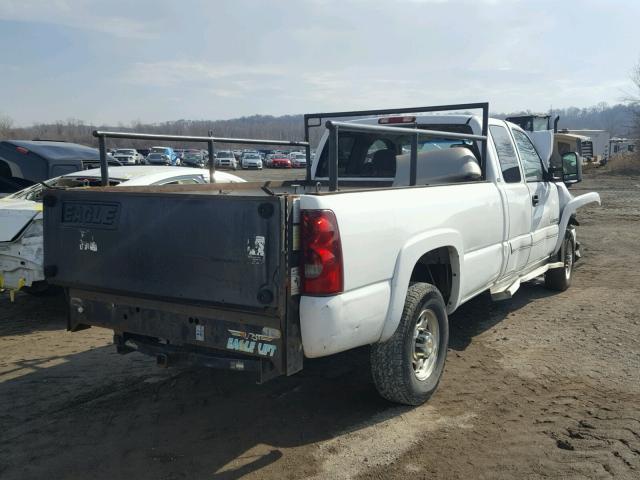 1GCHC29UX3E172328 - 2003 CHEVROLET SILVERADO WHITE photo 4