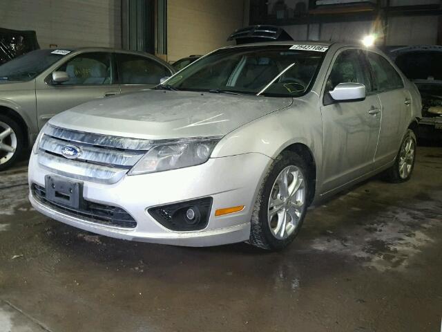 3FAHP0HA2CR245095 - 2012 FORD FUSION SE SILVER photo 2