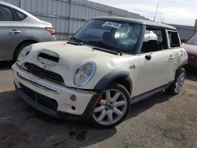 WMWRE33475TD98791 - 2005 MINI COOPER S WHITE photo 2